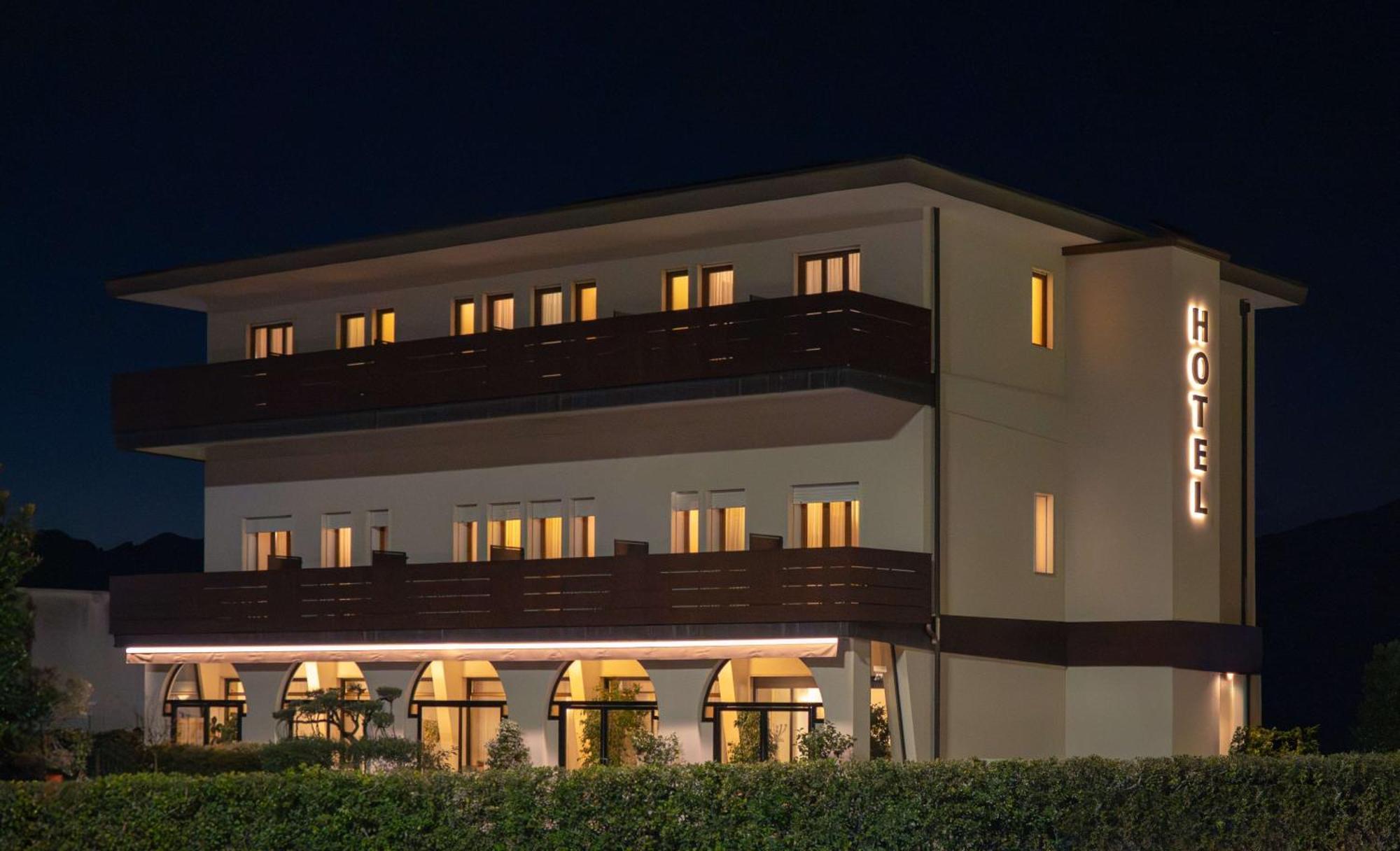 Hotel Belvedere تْييني المظهر الخارجي الصورة