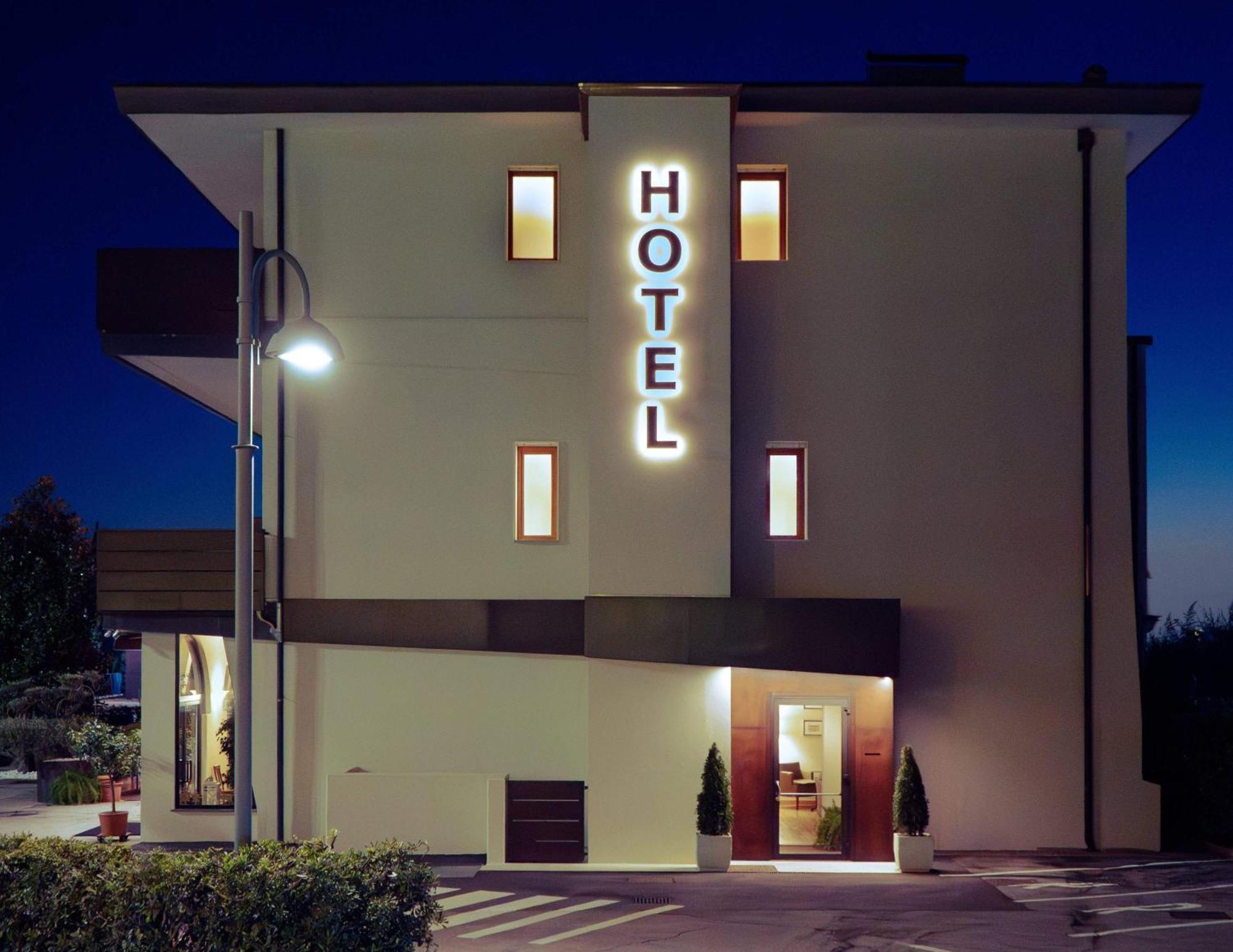 Hotel Belvedere تْييني المظهر الخارجي الصورة