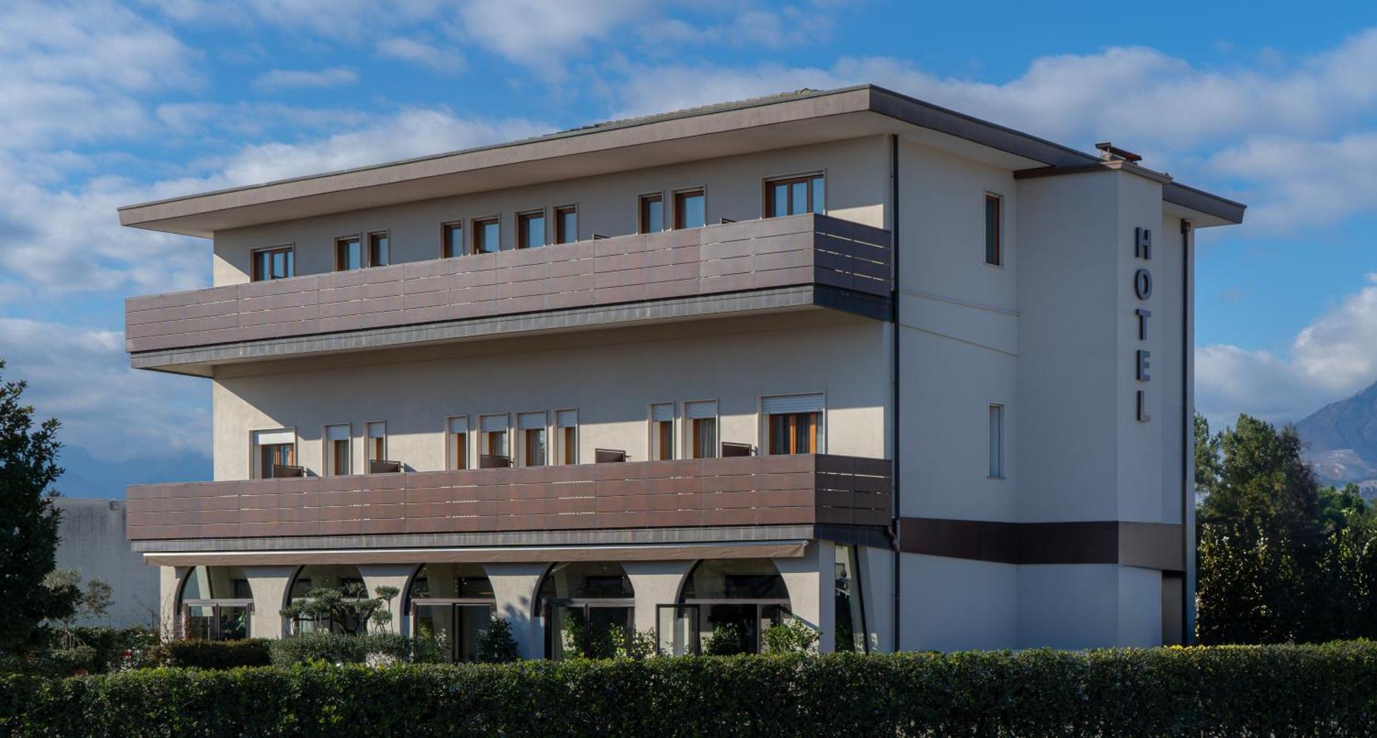 Hotel Belvedere تْييني المظهر الخارجي الصورة