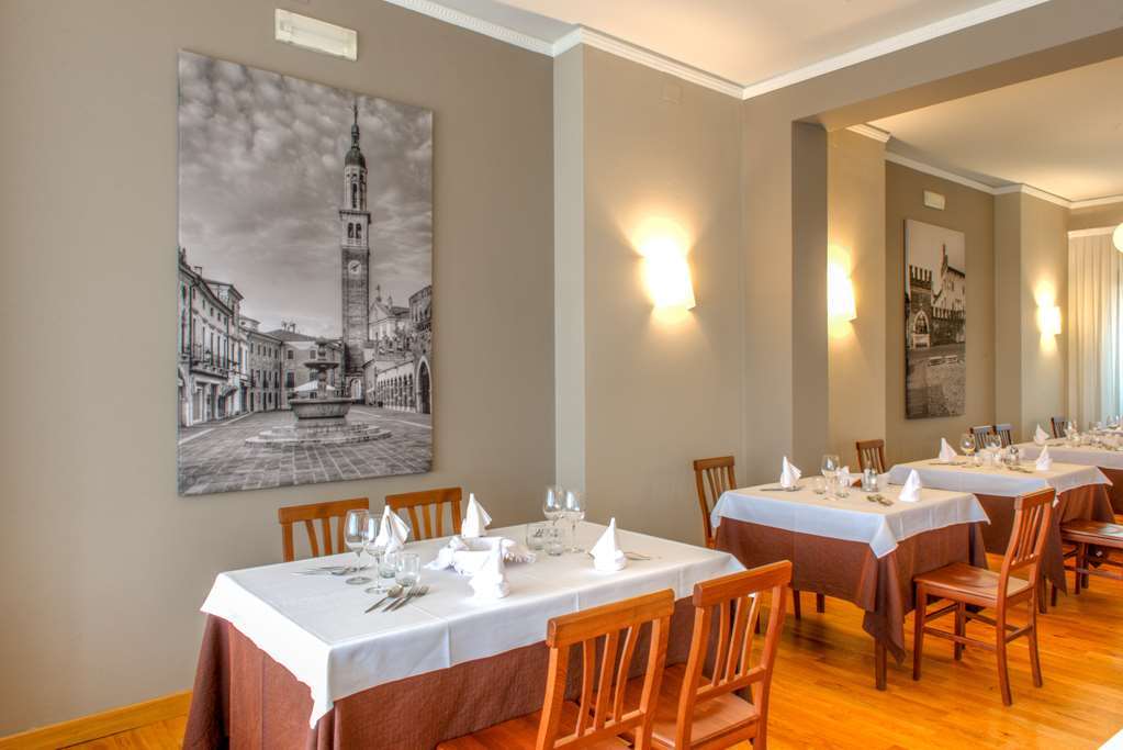 Hotel Belvedere تْييني المطعم الصورة
